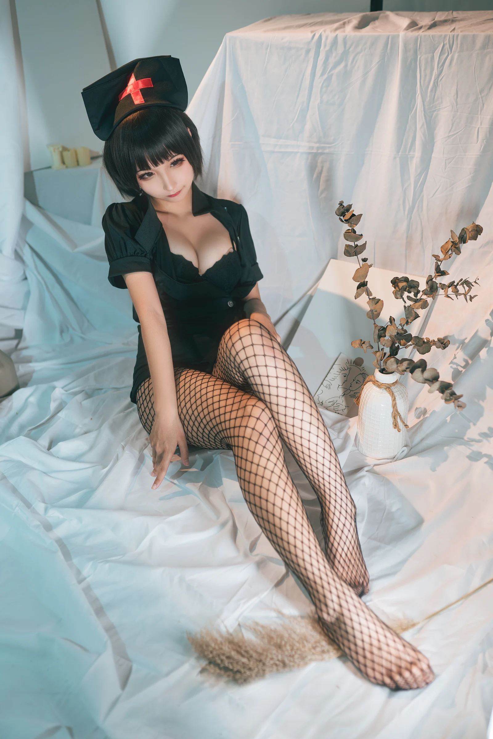 (5)